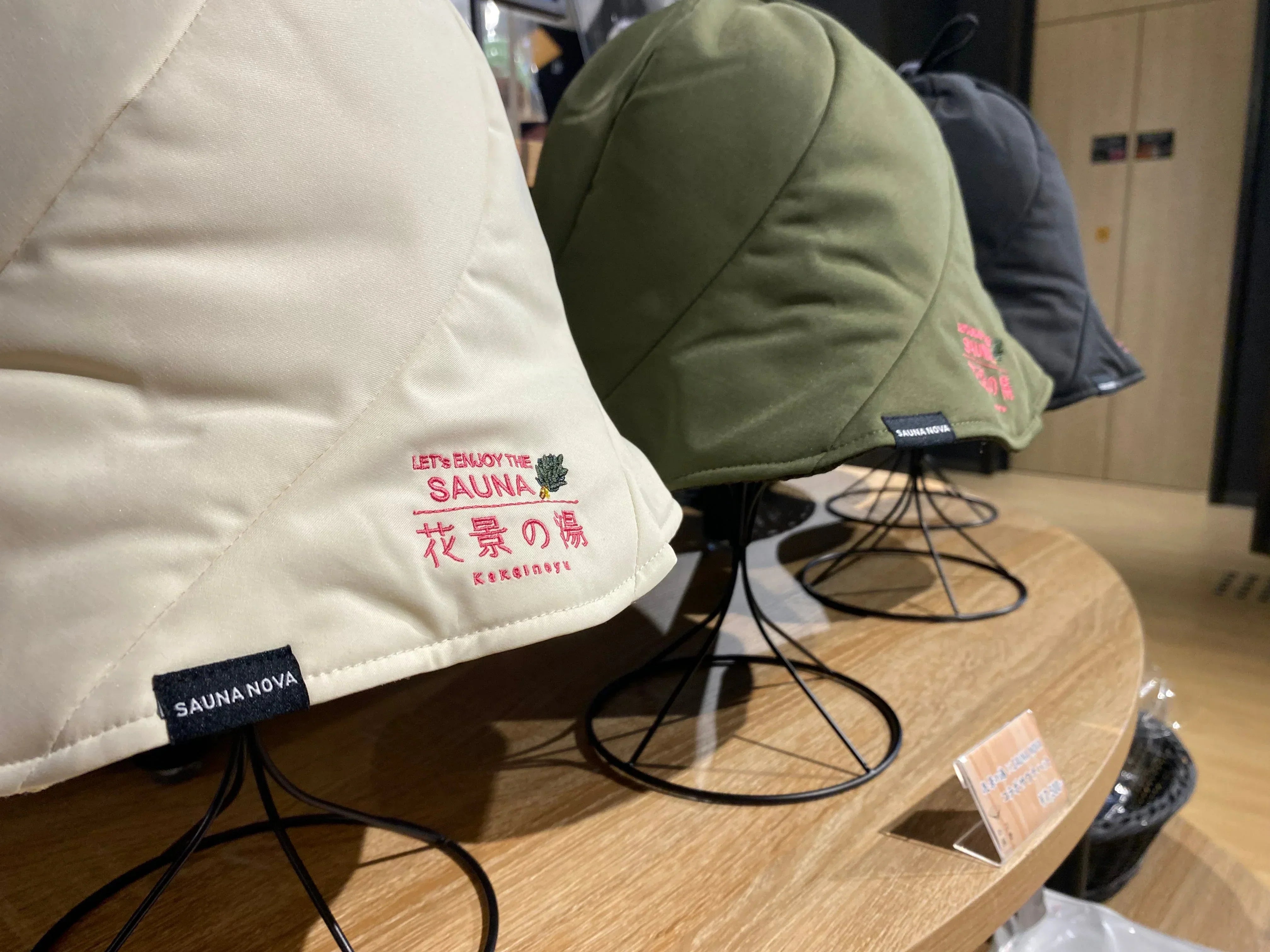 【特集】SAUNANOVAが買えるお店めぐり|サウナ施設とつくる「コラボハット」の魅力を紹介します