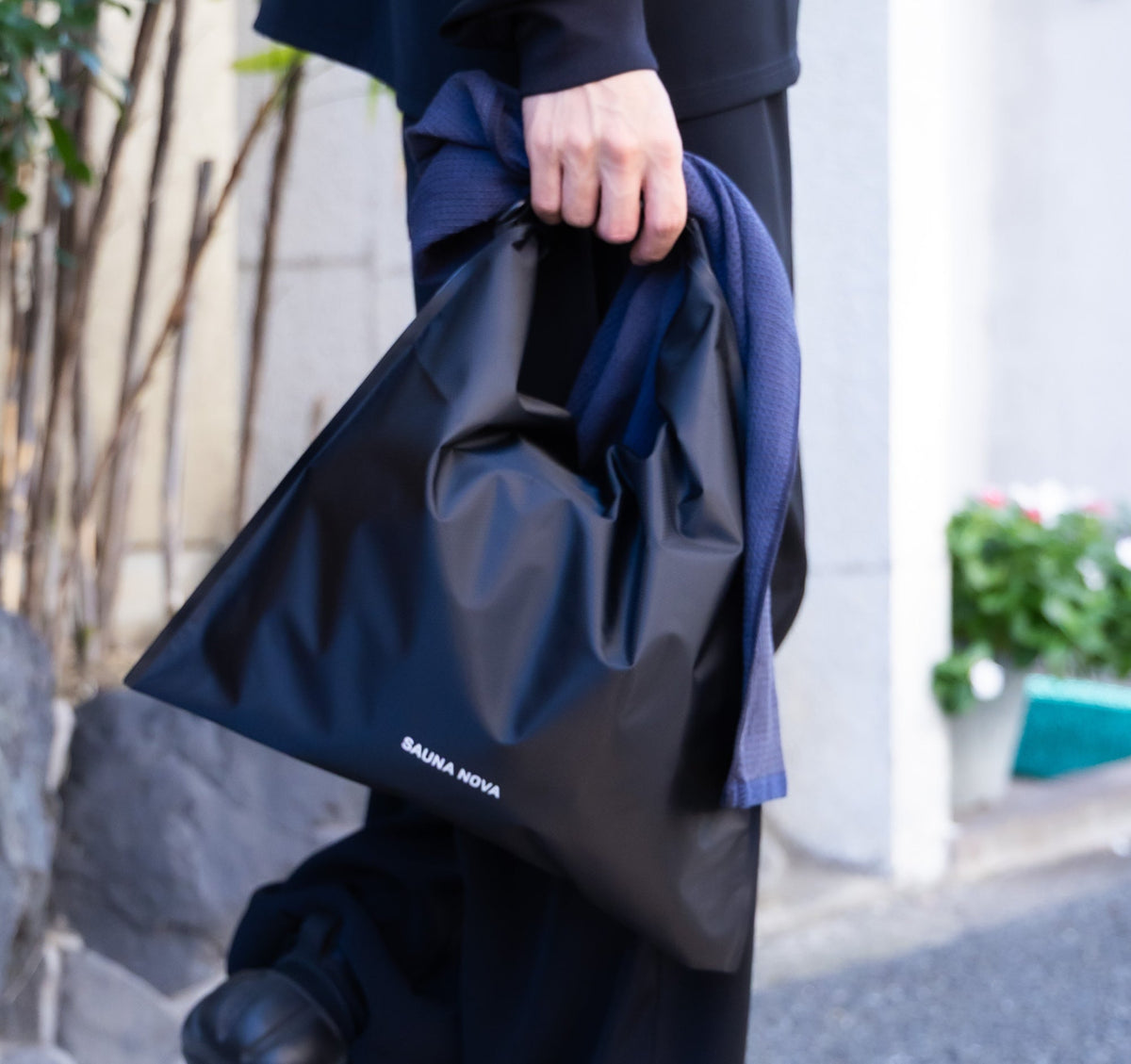 サウナに行くときの持ち物は？初心者や女性向けのアイテムまでサウナグッズのプロが解説